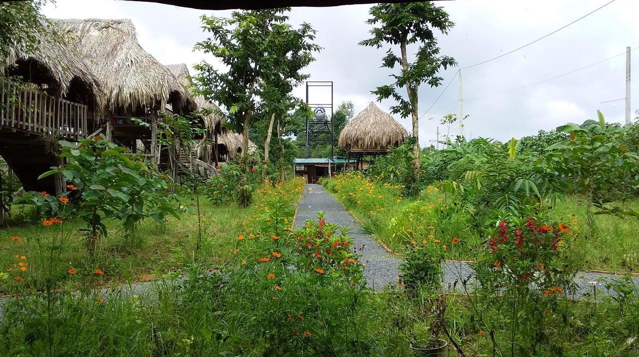 Sunny Field Eco Stilt House Villa Cát Tiên Eksteriør bilde