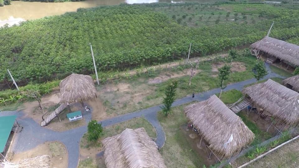 Sunny Field Eco Stilt House Villa Cát Tiên Eksteriør bilde